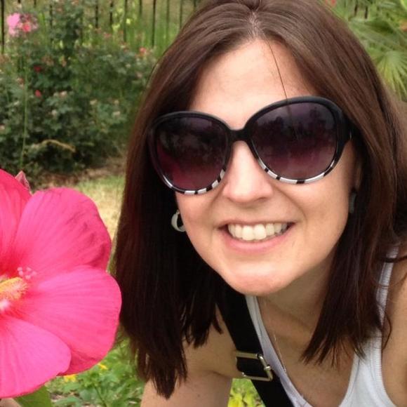 Meet your Posher, Nicole - Picture 1 of 1